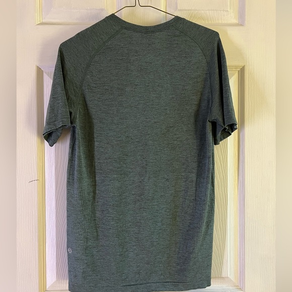Lululemon metal vent tech short sleeve - Picture 4 of 4
